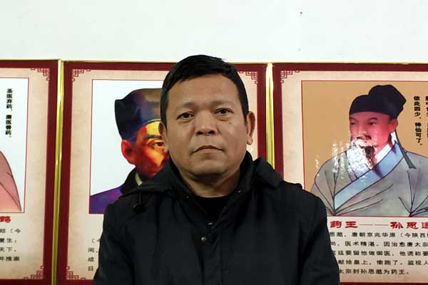 �������᳤